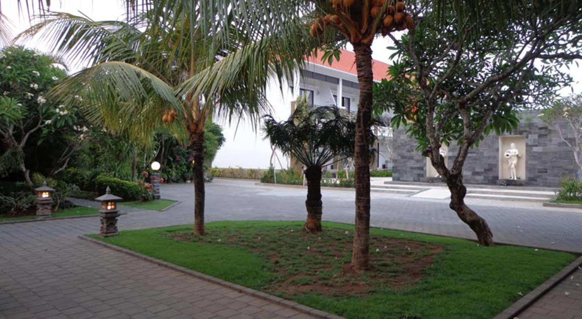 D' Kubu Pratama Homestay Нуса-Дуа Екстер'єр фото